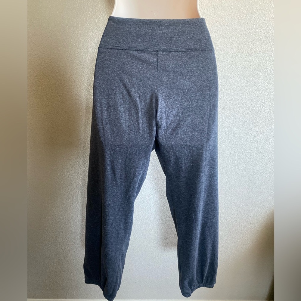NWOT Gray 3/4 length lightweight drawstring joggers with floral skull design - Picture 3 of 6
